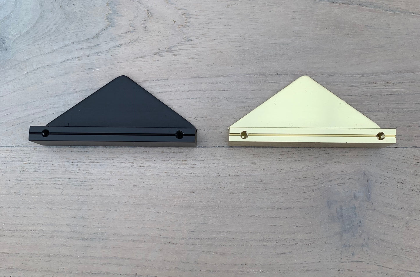 Triangle drawer pull